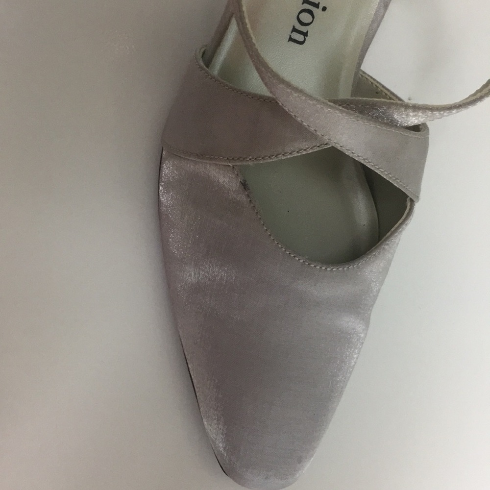 Shoes - Picture 2 of 8